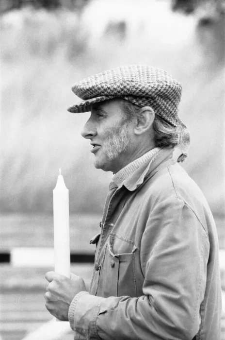 Framed Print : Spike Milligan on location filming the Nuns Olympics for his new tv series