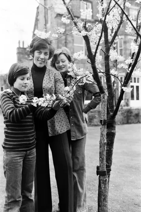 Framed Print : Spike Milligans wife Paddy with daughter Jane and Stepdaughter Sile (left) Framed Print : Spike Milligans wife Paddy with daughter Jane and Stepdaughter Sile (left)