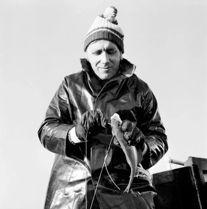 Framed Print : Sport: Angling: Police Constable Derek Rogers, fishing off the Isle of Wight