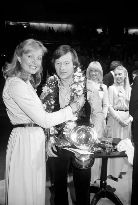 Framed Print : Sport: Benson & Hedges Masters Snooker Championship. Alex Higgins who defeated Terry