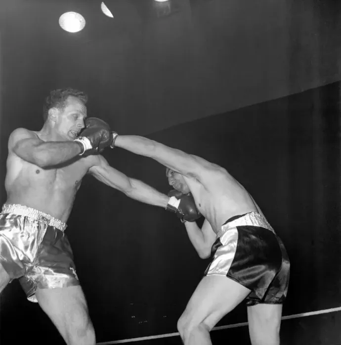 Framed Print : Sport: Boxing. Brian Curvis vs Luis Folledo. Brian Curvis (Swansea) British Framed Print : Sport: Boxing. Brian Curvis vs Luis Folledo. Brian Curvis (Swansea) British