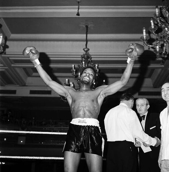 Sport: Boxing: Roy Gumbs vs. Howard Mills: British middleweight title fight
