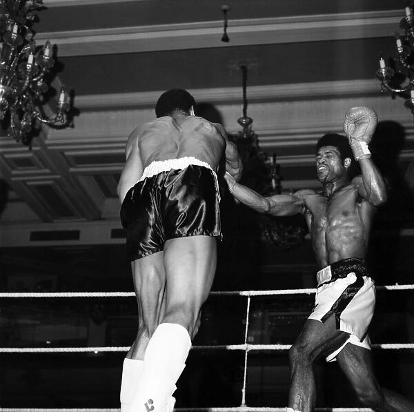 Sport: Boxing: Roy Gumbs vs. Howard Mills: British middleweight title fight