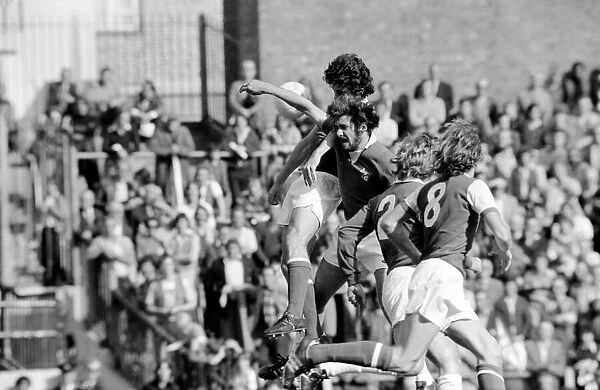 Sport  /  Football: Arsenal v. Everton. September 1975 75-04968-008