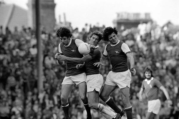 Sport  /  Football: Arsenal v. Everton. September 1975 75-04968-003