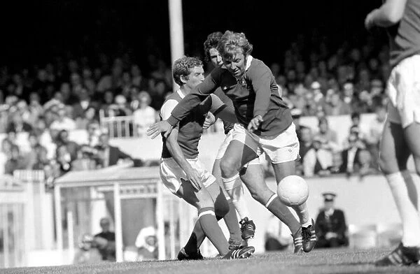Sport  /  Football: Arsenal v. Everton. September 1975 75-04968-005