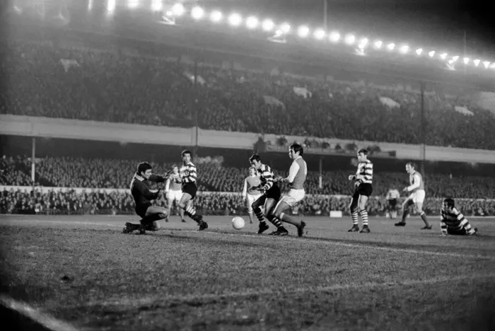 Framed Print : Sport: Football: Arsenal v. Sporting Lisbon Inter City Fairs Cup Framed Print : Sport: Football: Arsenal v. Sporting Lisbon Inter City Fairs Cup