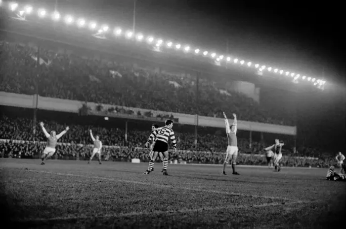 Framed Print : Sport: Football: Arsenal v. Sporting Lisbon Inter City Fairs Cup Framed Print : Sport: Football: Arsenal v. Sporting Lisbon Inter City Fairs Cup