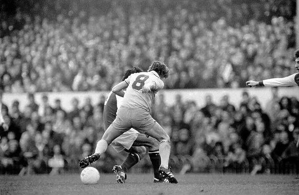Sport: Football: Arsenal vs. Coventry. Action from the match. February 1981 81-00516-091