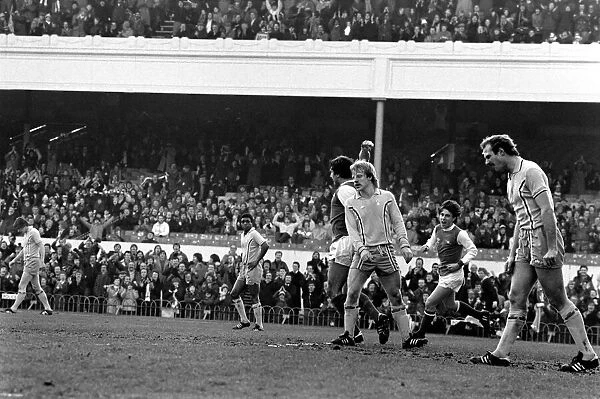 Sport: Football: Arsenal vs. Coventry. Action from the match. February 1981 81-00516-004