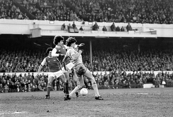 Sport: Football: Arsenal vs. Coventry. Action from the match. February 1981 81-00516-084