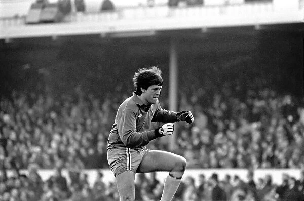 Sport: Football: Arsenal vs. Coventry. Action from the match. February 1981 81-00516-035