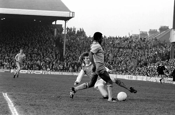 Sport: Football: Arsenal vs. Coventry. Action from the match. February 1981 81-00516-082