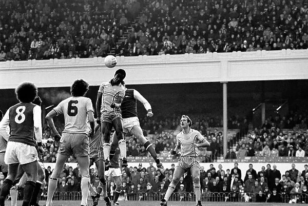 Sport: Football: Arsenal vs. Coventry. Action from the match. February 1981 81-00516-016
