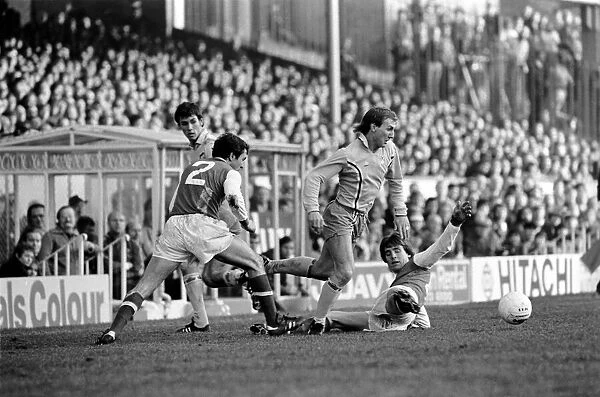 Sport: Football: Arsenal vs. Coventry. Action from the match. February 1981 81-00516-041
