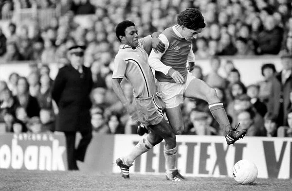 Sport: Football: Arsenal vs. Coventry. Action from the match. February 1981 81-00516-030