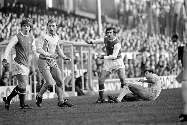 Sport: Football: Arsenal vs. Coventry. Action from the match. February 1981 81-00516-078