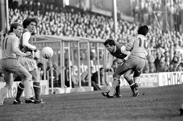 Sport: Football: Arsenal vs. Coventry. Action from the match. February 1981 81-00516-077
