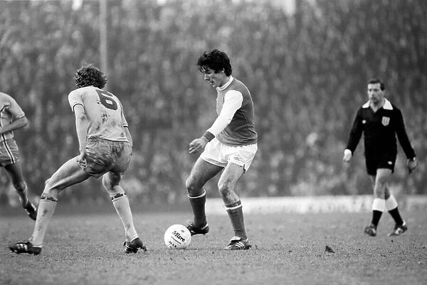 Sport: Football: Arsenal vs. Coventry. Action from the match. February 1981 81-00516-072