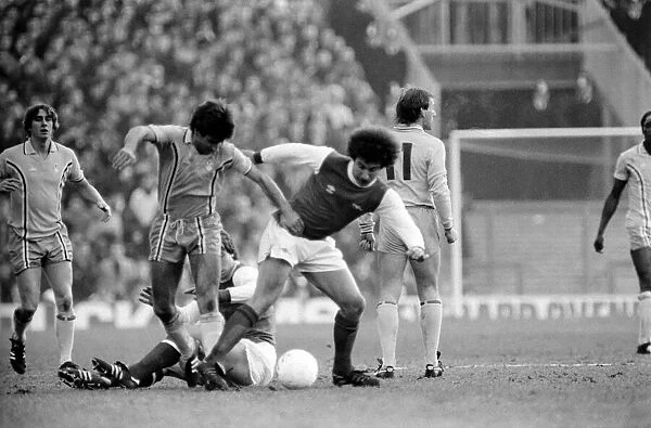 Sport: Football: Arsenal vs. Coventry. Action from the match. February 1981 81-00516-065