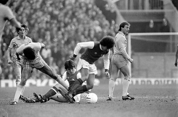 Sport: Football: Arsenal vs. Coventry. Action from the match. February 1981 81-00516-066