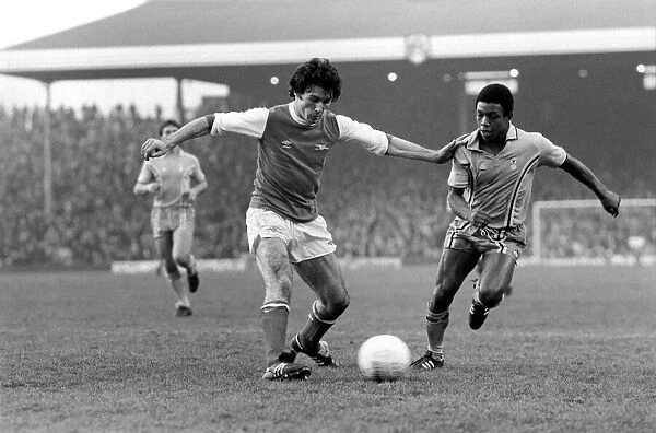 Sport: Football: Arsenal vs. Coventry. Action from the match. February 1981 81-00516-063