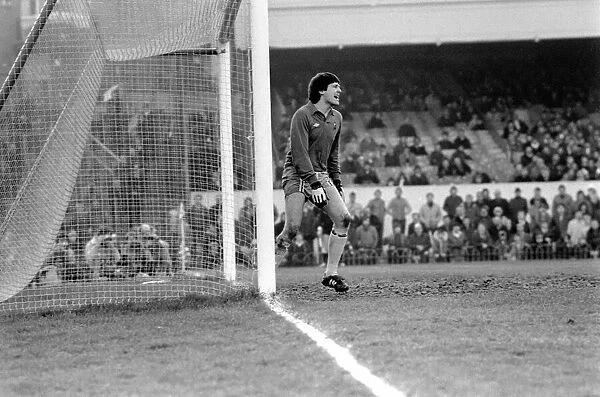 Sport: Football: Arsenal vs. Coventry. Action from the match. February 1981 81-00516-023