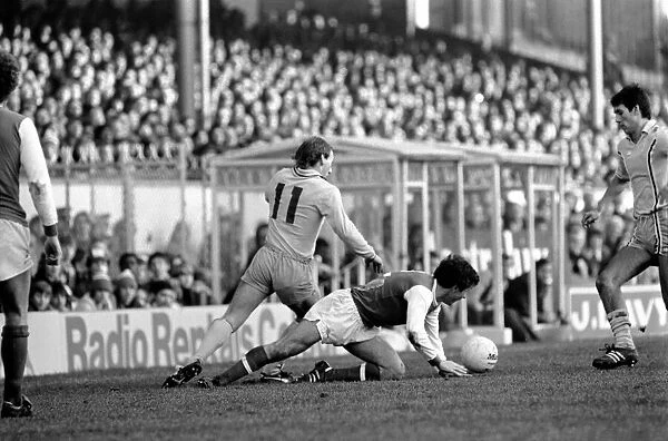 Sport: Football: Arsenal vs. Coventry. Action from the match. February 1981 81-00516-043