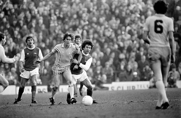 Sport: Football: Arsenal vs. Coventry. Action from the match. February 1981 81-00516-056