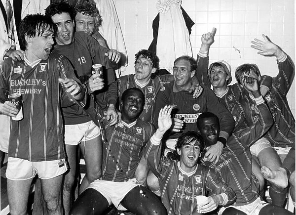 Sport - Football - Cardiff City 1987-1988 - Cardiff City players celebrate their