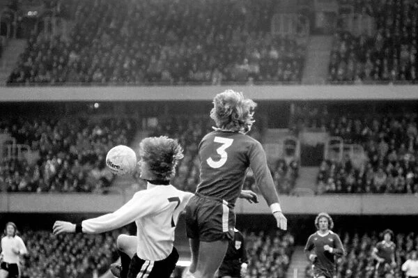 Sport: Football: Chelsea v. Fulham. December 1984 76-07537-032