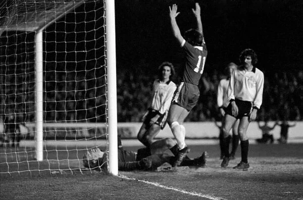 Sport: Football: Chelsea v. Fulham. December 1984 76-07537-040