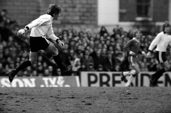 Sport: Football: Chelsea v. Fulham. December 1984 76-07537-001