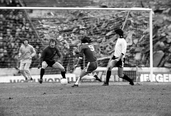 Sport: Football: Chelsea v. Fulham. December 1984 76-07537-015