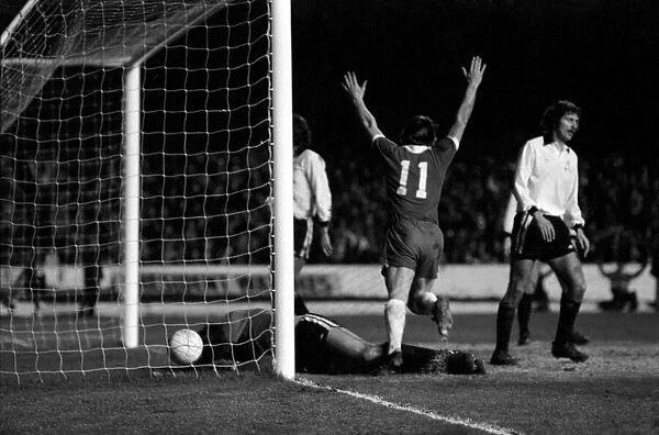 Sport: Football: Chelsea v. Fulham. December 1984 76-07537-039