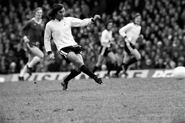 Sport: Football: Chelsea v. Fulham. December 1984 76-07537-036
