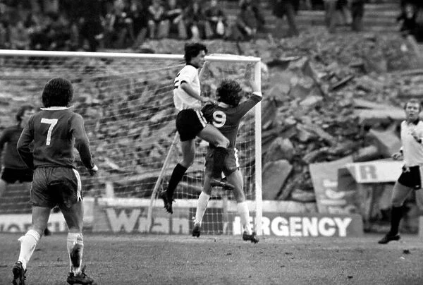 Sport: Football: Chelsea v. Fulham. December 1984 76-07537-030