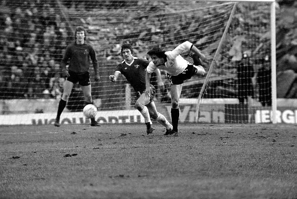 Sport: Football: Chelsea v. Fulham. December 1984 76-07537-024