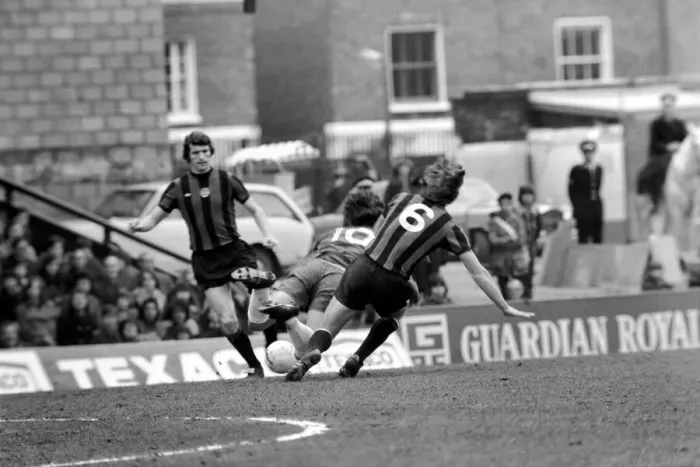 Framed Print : Sport Football Division One Chelsea v Manchester City 1974 / 75 Season Framed Print : Sport Football Division One Chelsea v Manchester City 1974 / 75 Season