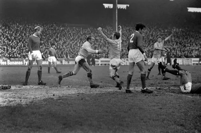 Framed Print : Sport: Football: English League Division One Manchester City 4 v. Manchester United