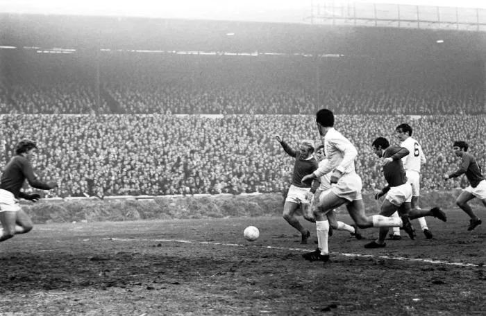 Framed Print : Sport Football: English League Division One Match Leeds Utd v. Everton Framed Print : Sport Football: English League Division One Match Leeds Utd v. Everton