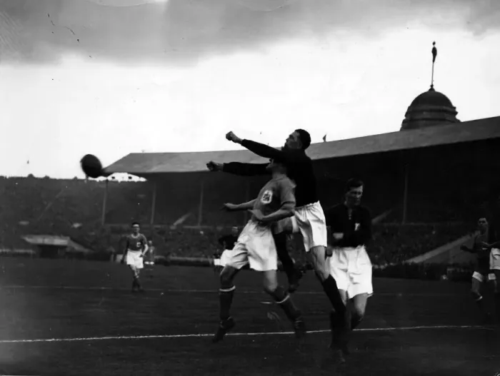 Framed Print : Sport - Football - FA Cup Final - 1927 - Cardiff City v Arsenal - Arsenal goalkeeper Dan Framed Print : Sport - Football - FA Cup Final - 1927 - Cardiff City v Arsenal - Arsenal goalkeeper Dan