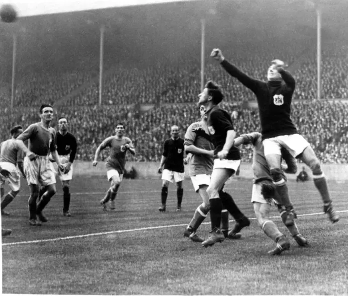 Framed Print : Sport - Football - FA Cup Final - 1927 - Cardiff City v Arsenal - Cardiff City goalkeeper Framed Print : Sport - Football - FA Cup Final - 1927 - Cardiff City v Arsenal - Cardiff City goalkeeper