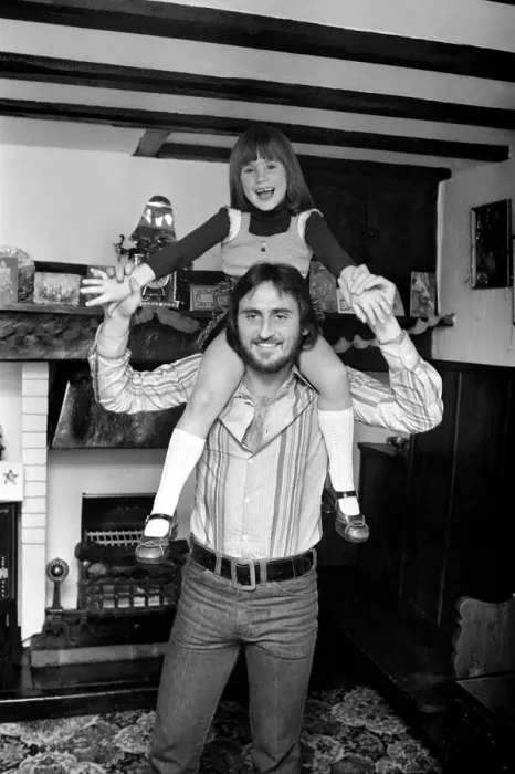 Framed Print : Sport / Football: Footballer: Frank Lampard (Senior) with one of his daughters Framed Print : Sport / Football: Footballer: Frank Lampard (Senior) with one of his daughters