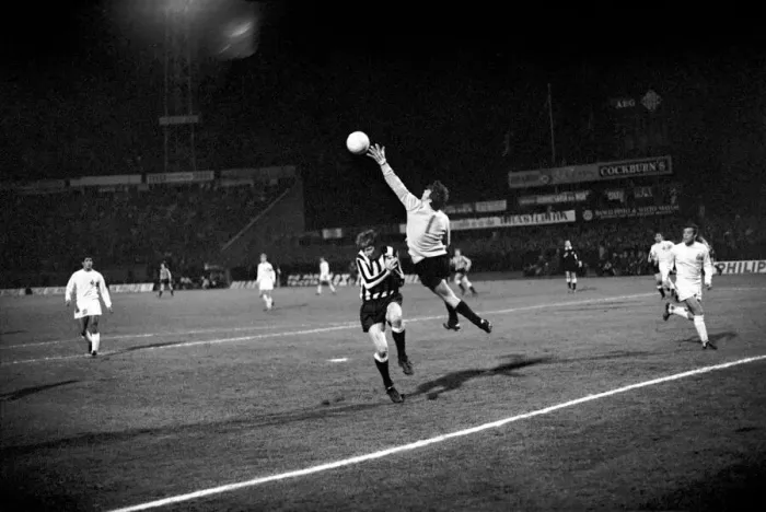 Framed Print : Sport-Football Inter City Fairs Cup: Oporto v Newcastle United
