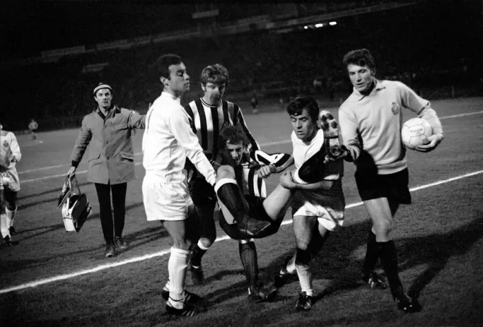 Framed Print : Sport-Football Inter City Fairs Cup: Oporto v Newcastle United: Dyson