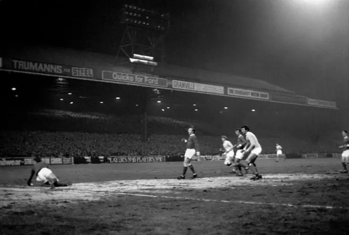 Framed Print : Sport. Football, League Cup Semi Final 1st leg Manchester City 2 v. Manchester United Framed Print : Sport. Football, League Cup Semi Final 1st leg Manchester City 2 v. Manchester United