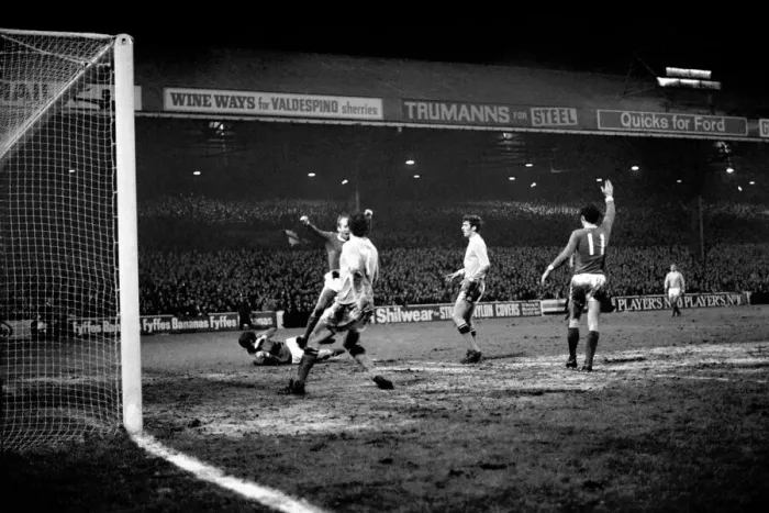 Framed Print : Sport. Football, League Cup Semi Final 1st leg Manchester City 2 v. Manchester United Framed Print : Sport. Football, League Cup Semi Final 1st leg Manchester City 2 v. Manchester United