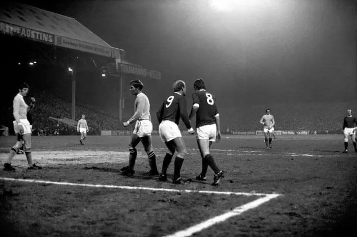 Framed Print : Sport. Football, League Cup Semi Final 1st leg Manchester City 2 v. Manchester United Framed Print : Sport. Football, League Cup Semi Final 1st leg Manchester City 2 v. Manchester United