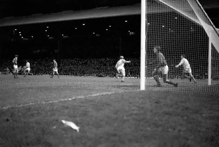 Framed Print : Sport football: League Cup semi-final 2nd leg. Manchester Utd v. Manchester City Framed Print : Sport football: League Cup semi-final 2nd leg. Manchester Utd v. Manchester City